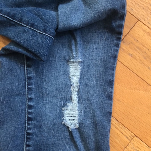 Celebrity Gold Skinny Stretch w/ Distressing - Excellent! - Picture 9 of 16